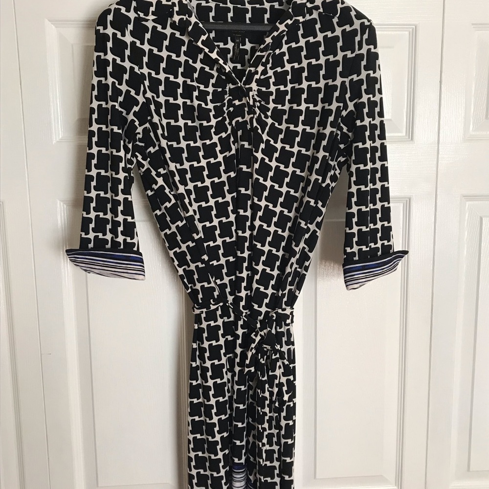 Business casual dress, pull over, and tie-around belt. Laundry brand/Large size.